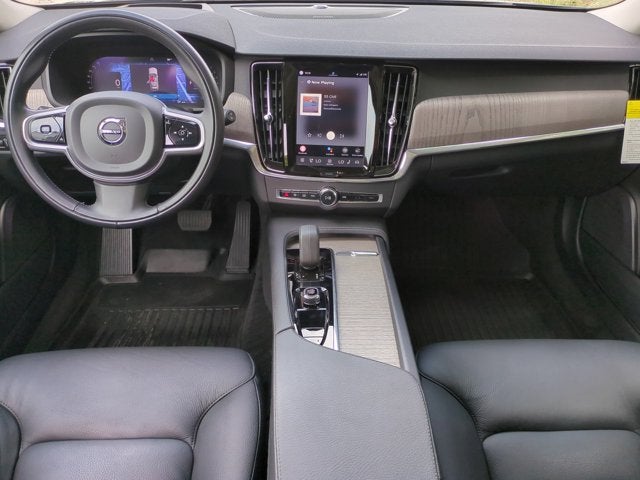 2022 Volvo V90 Cross Country B6