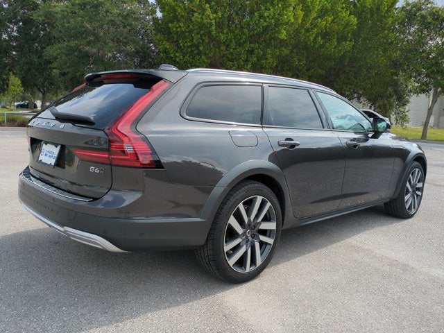2022 Volvo V90 Cross Country B6
