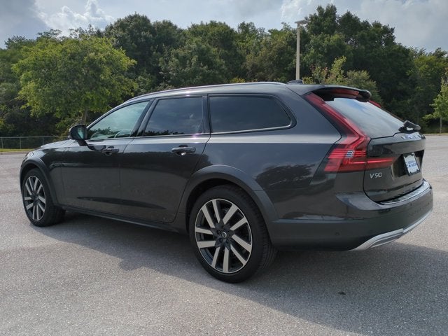2022 Volvo V90 Cross Country B6