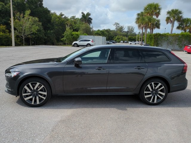 2022 Volvo V90 Cross Country B6