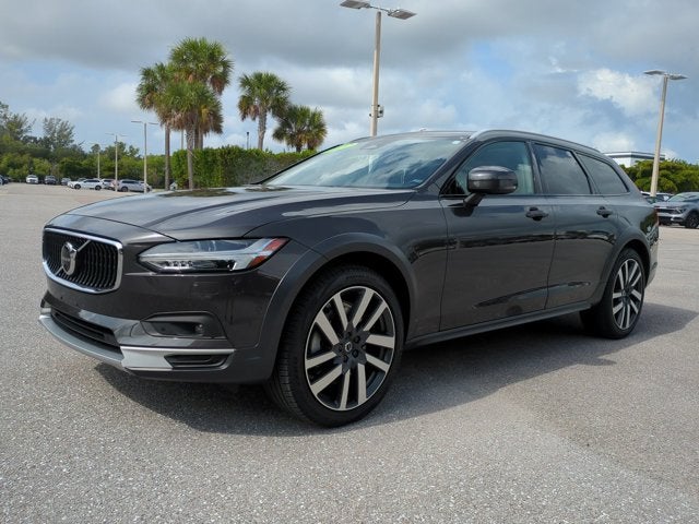 2022 Volvo V90 Cross Country B6