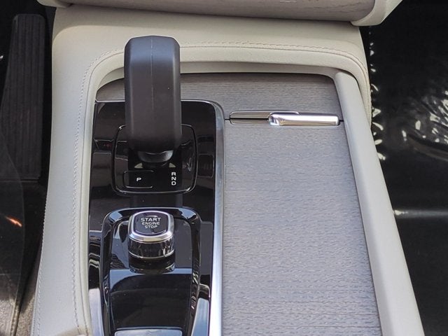 2024 Volvo XC90 Recharge Plug-In Hybrid Plus Bright Theme