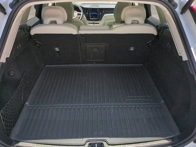 2024 Volvo XC60 Recharge Plug-In Hybrid Ultimate Dark Theme
