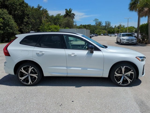 2024 Volvo XC60 Recharge Plug-In Hybrid Ultimate Dark Theme