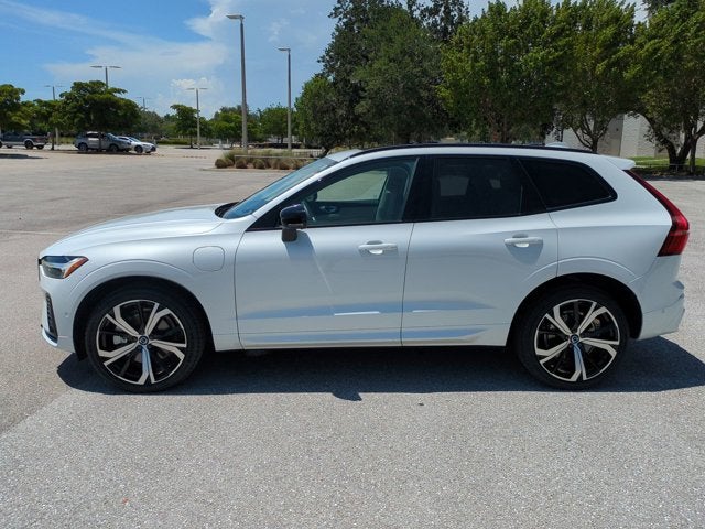 2024 Volvo XC60 Recharge Plug-In Hybrid Ultimate Dark Theme