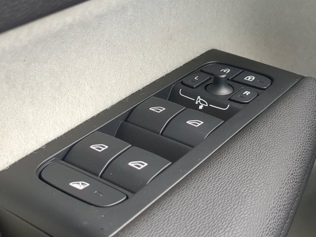 2026 Volvo XC40 Plus