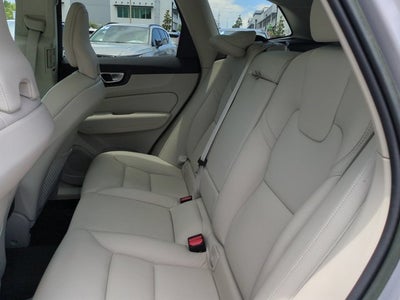 2023 Volvo XC60 Plus Bright Theme