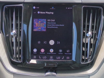 2023 Volvo XC60 Plus Bright Theme