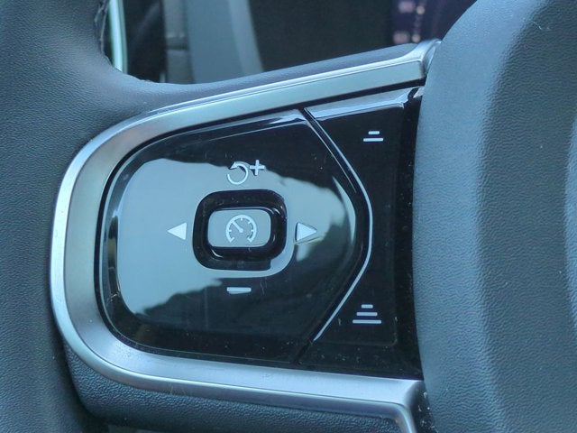 2023 Volvo XC60 Ultimate Bright Theme
