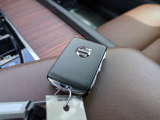 2023 Volvo XC60 Plus Bright Theme