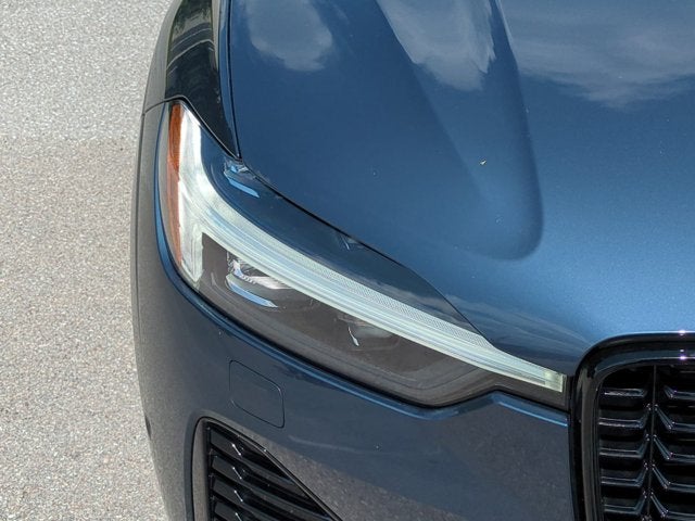 2024 Volvo XC60 Plus Dark Theme