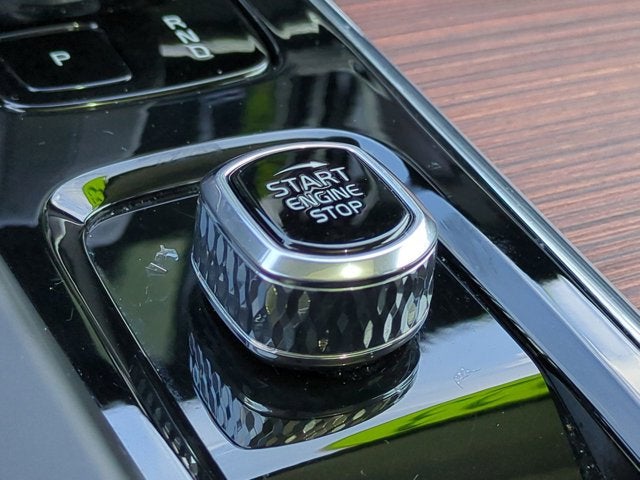 2023 Volvo XC60 Plus Dark Theme