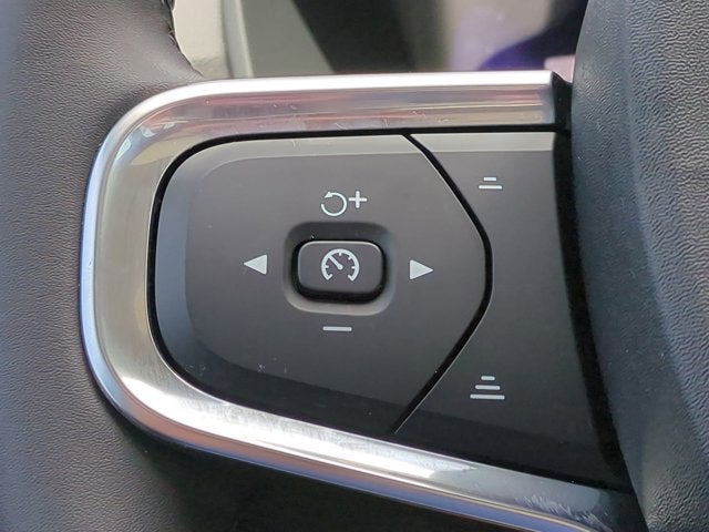 2023 Volvo XC40 Plus Bright Theme