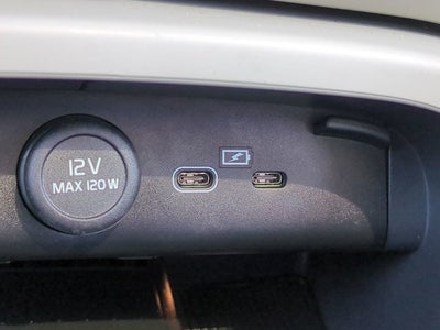 2024 Volvo XC40 Plus Bright Theme