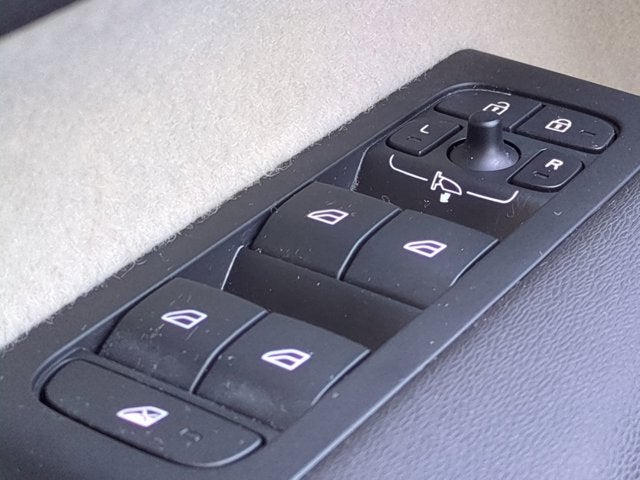 2024 Volvo XC40 Plus Bright Theme