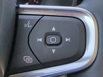 2024 Volvo XC40 Plus Bright Theme