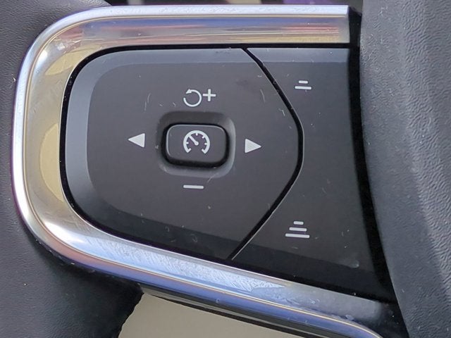 2023 Volvo XC40 Ultimate Bright Theme