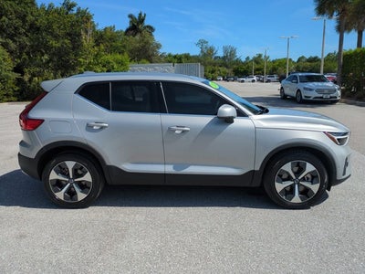 2023 Volvo XC40 Ultimate Bright Theme