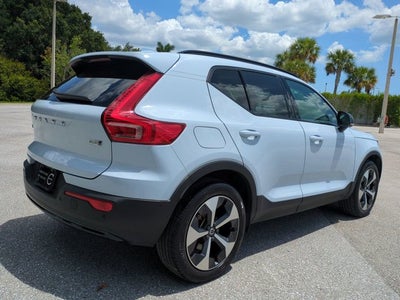 2024 Volvo XC40 Plus Dark Theme