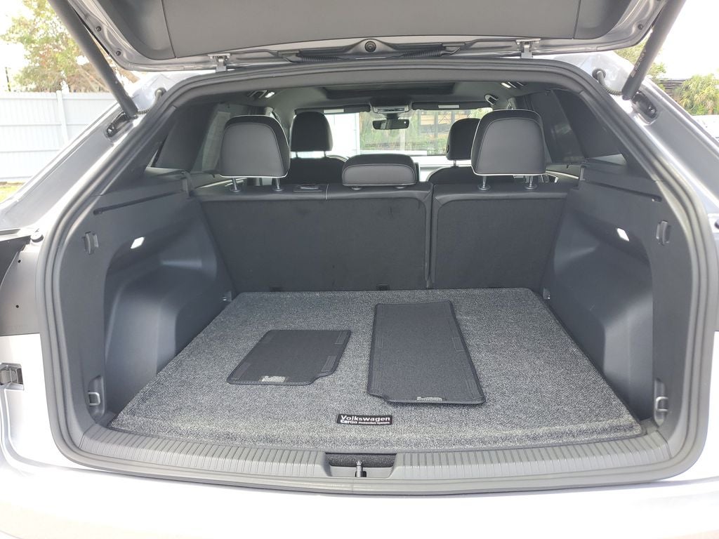 2024 Volkswagen Atlas Cross Sport 2.0T SEL Premium R-Line