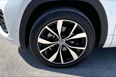 2024 Volkswagen Atlas Cross Sport 2.0T SEL Premium R-Line