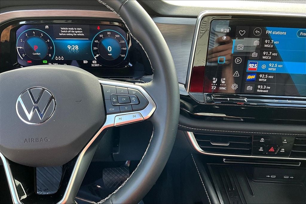2025 Volkswagen Atlas Cross Sport 2.0T SE w/Technology