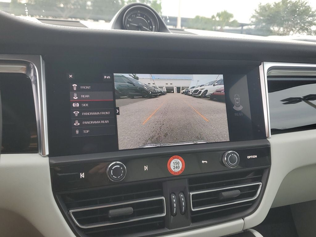 2023 Porsche Macan Base