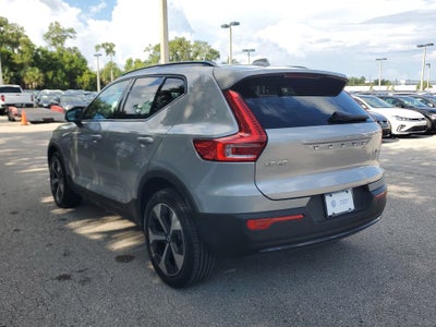 2025 Volvo XC40 B5 Plus Dark Theme