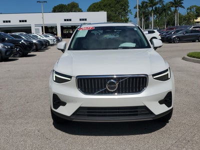 2025 Volvo XC40 B5 Ultra Bright Theme