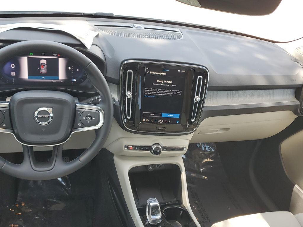 2025 Volvo XC40 B5 Ultra Bright Theme