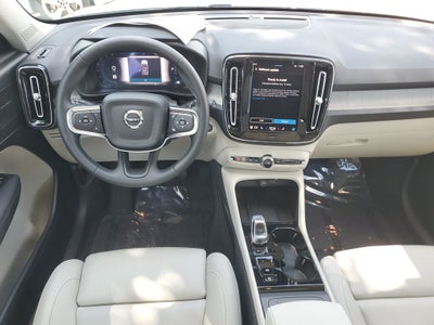 2025 Volvo XC40 B5 Ultra Bright Theme