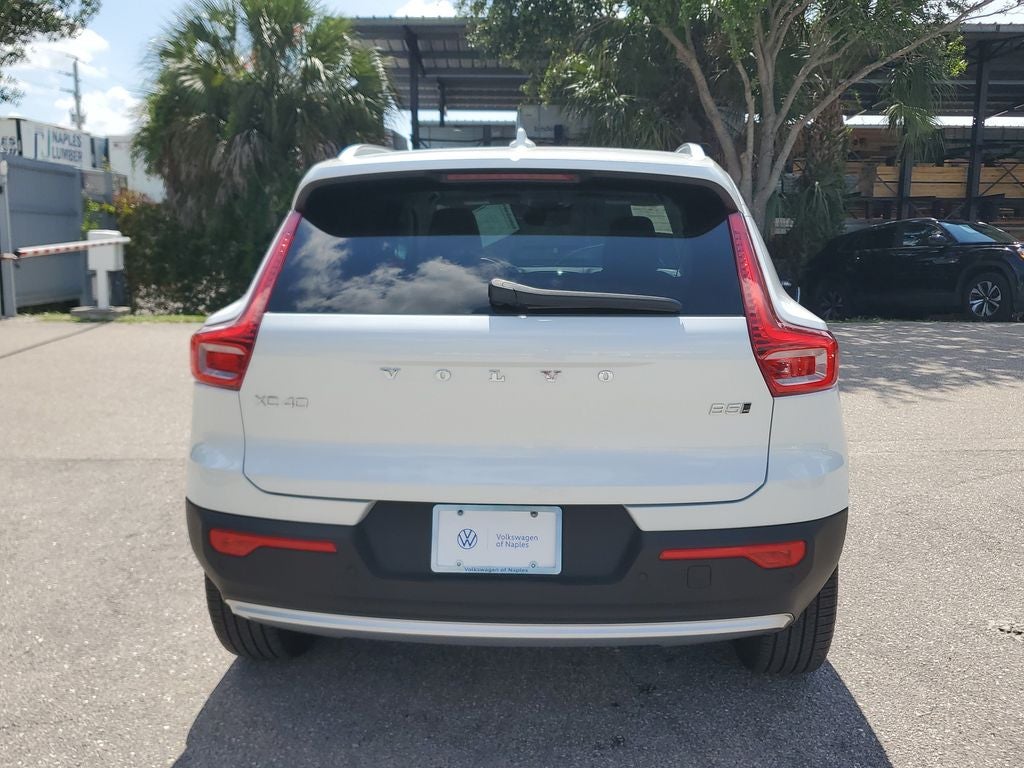 2025 Volvo XC40 B5 Ultra Bright Theme