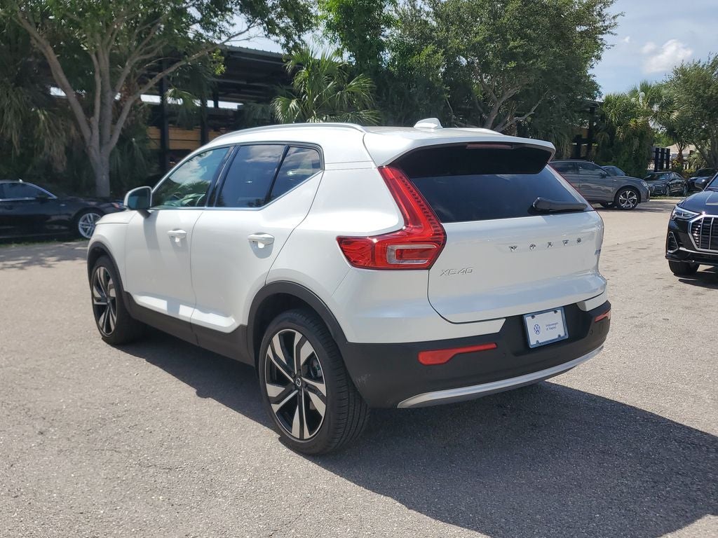 2025 Volvo XC40 B5 Ultra Bright Theme