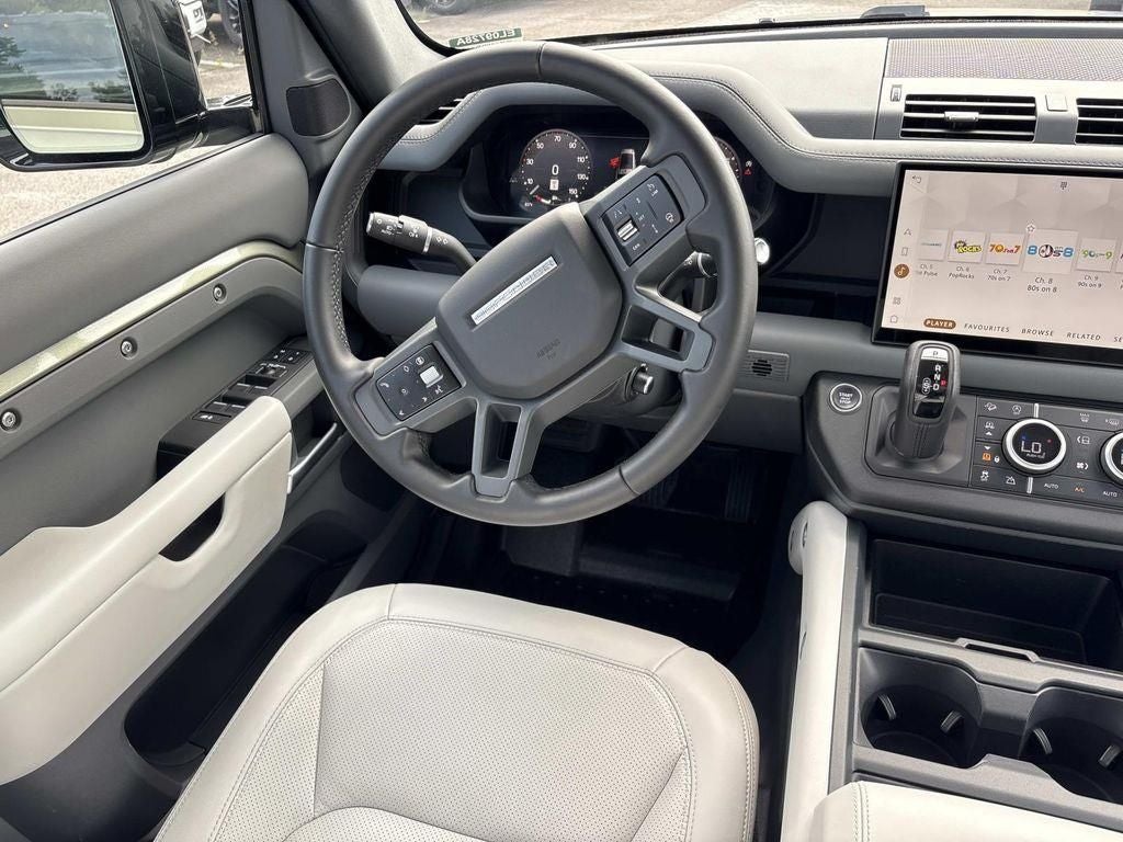 2025 Land Rover Defender X-Dynamic SE
