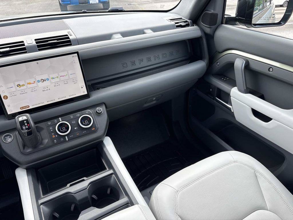 2025 Land Rover Defender X-Dynamic SE