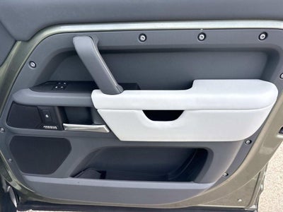 2025 Land Rover Defender X-Dynamic SE