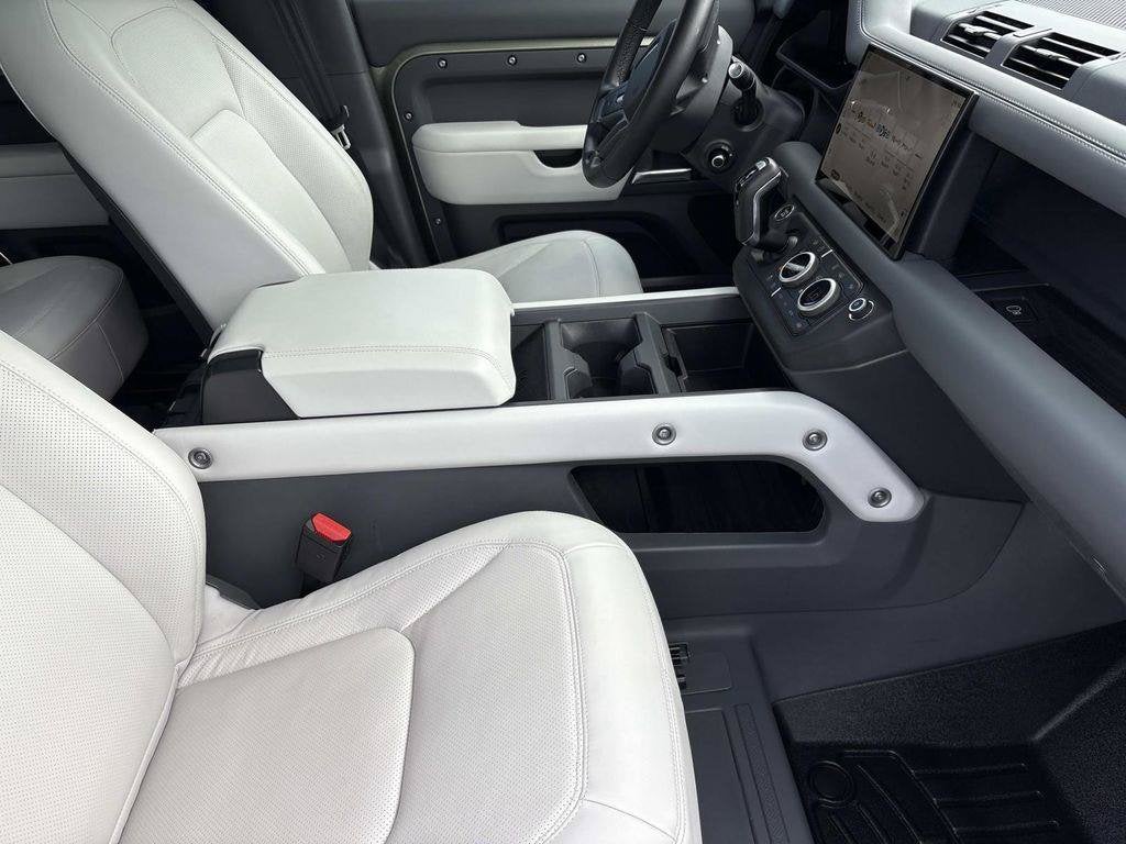 2025 Land Rover Defender X-Dynamic SE