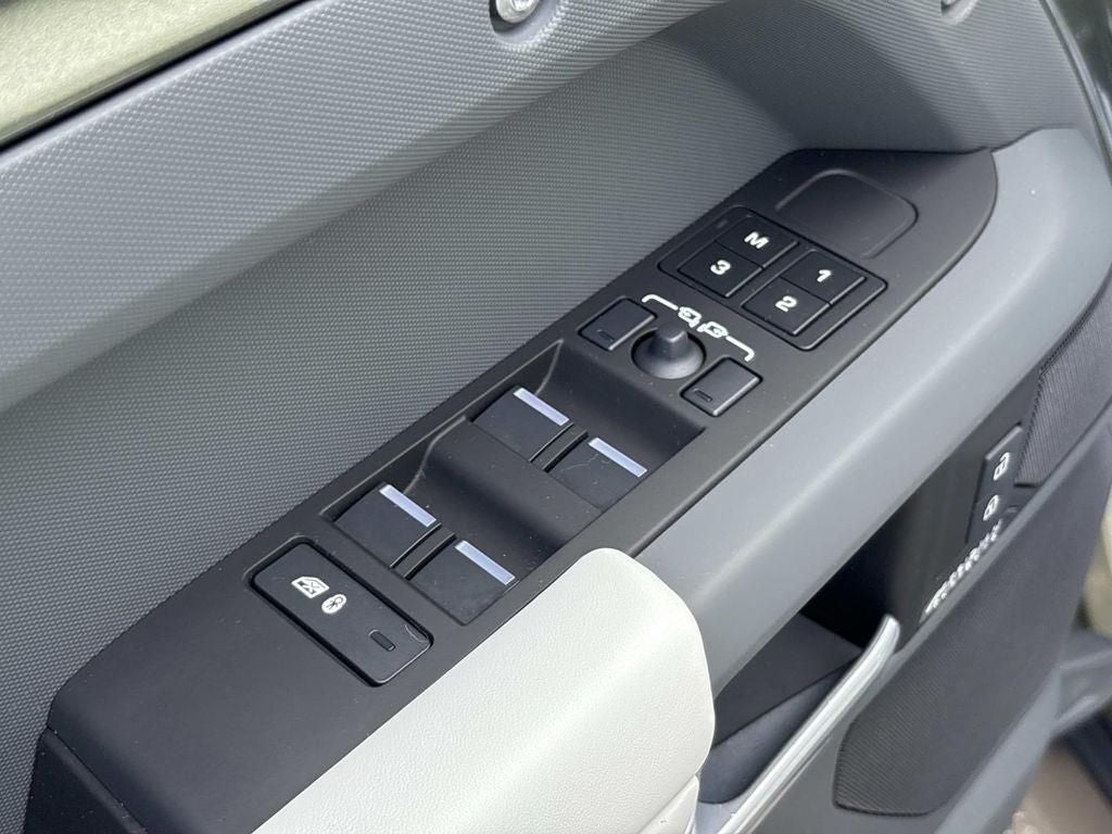 2025 Land Rover Defender X-Dynamic SE