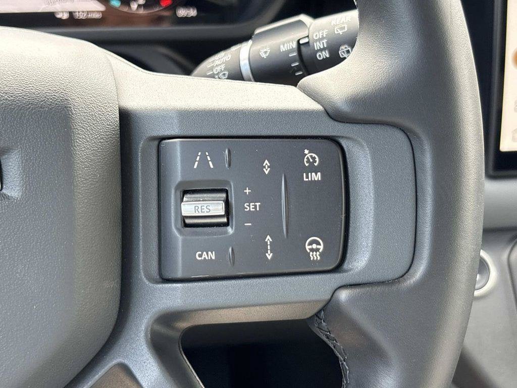 2025 Land Rover Defender X-Dynamic SE