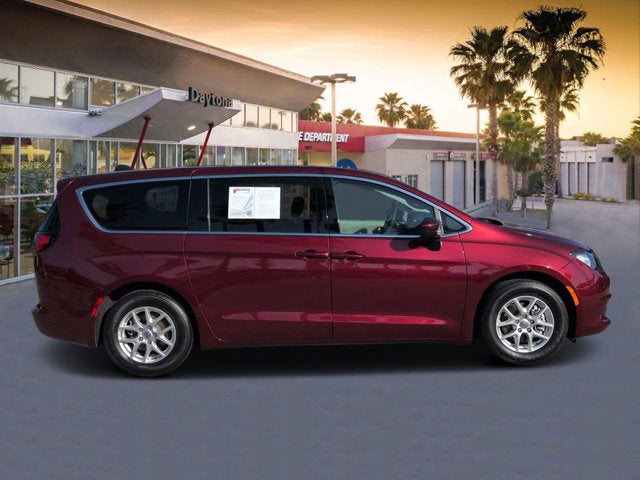 2023 Chrysler Voyager LX